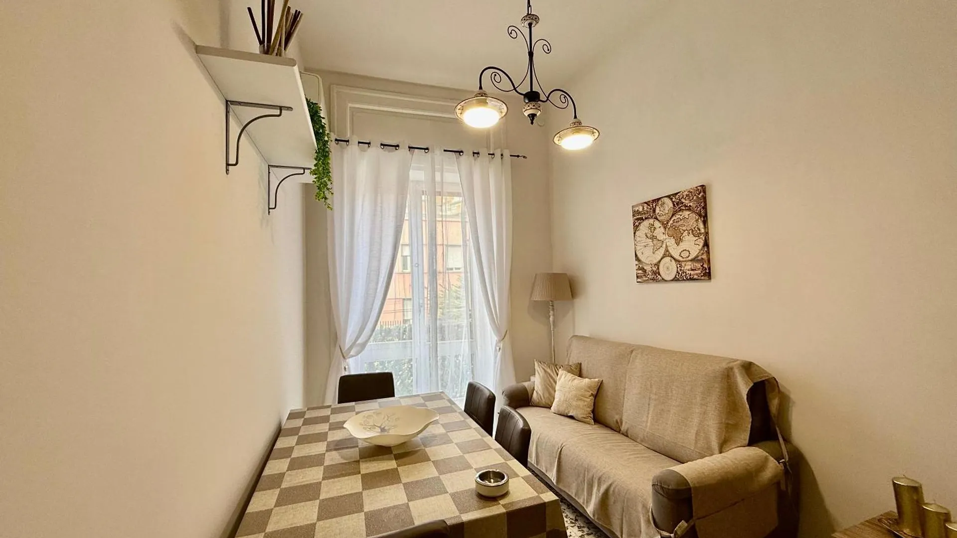 Green Heart House Naples 0*,  Italie